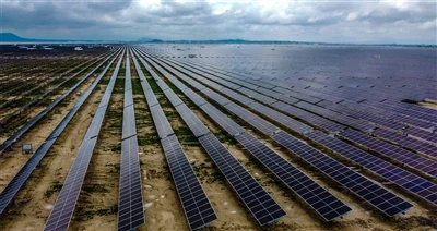 Türkiye's PV Leap: Alfa Solar & Chint New Energy JV vybuduje 2,5 GW integrova...